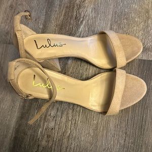 Size 9 Lulu heels